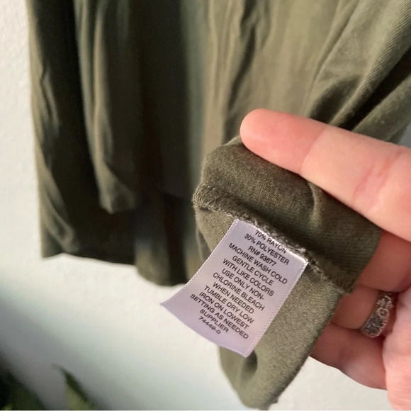 Green Cold Shoulder Short Sleeve Hi-Lo Top 2X Boutique - Picture 4 of 7